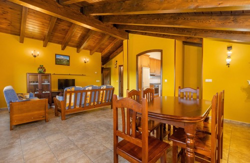 Valle de Lierp Apartment | Apartment 'Turbón' with Mountain Views, Shared Garden and Wi-Fi