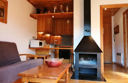 Taull Apartment | Apartment with fireplace - Falcó 3