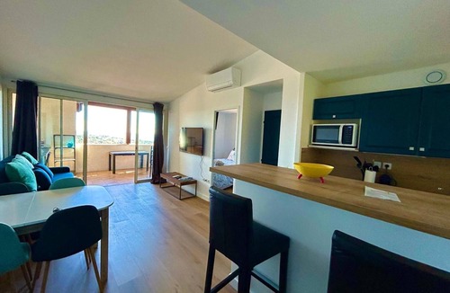 Les Restanques Apartment | Apartment with Sea View over the Gulf of St Tropez – Air Conditioning – Pool – Parking