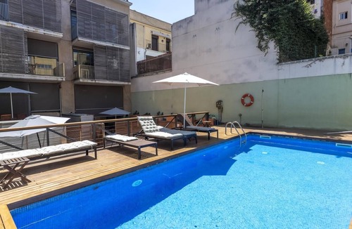 la Vila de Gracia Apartment | Apartment with terrace and pool, for 10