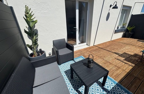 Concarneau Apartment | Apartment with terrace and private parking in Concarneau, Brittany