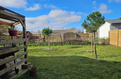 Audenge Apartment | Apartment with terrace and garden in Audenge