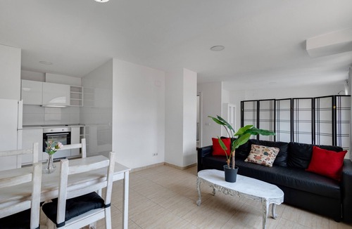 Centre Historic de Manresa Apartment | Apartment 'Wonderful Center Manresa' with Private Terrace, Wi-Fi and Air Conditioning
