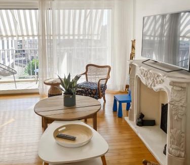 Aurillac Apartment | App 94 m2, balcon, ascenseur, 2 ch, 4 couchages
