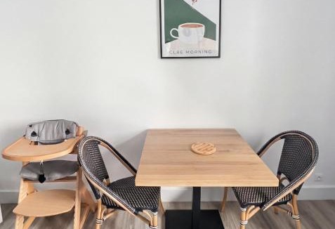 Aurillac Apartment | App 94 m2, balcon, ascenseur, 2 ch, 4 couchages