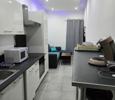 Lunel Apartment | Appart 40m2 indépendant, confortable avec terasse
