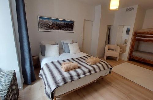Aurillac Apartment | Appart centre ville aurillac avec spa privé