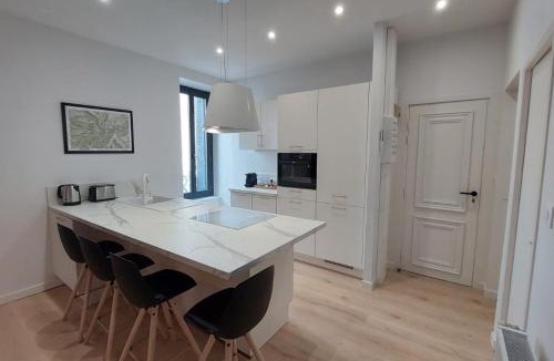 Aurillac Apartment | Appart centre ville aurillac avec spa privé