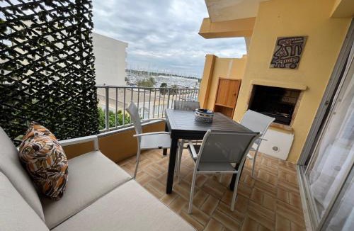 Le Port Apartment | Appart cosy calme Coté port & plage Canet