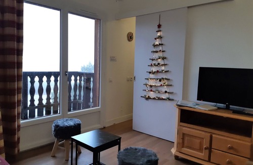 Besse-et-Saint-Anastaise Apartment | Appart 2ch * 4/5 pers * Super Besse * south balcony * parking * swimming pool