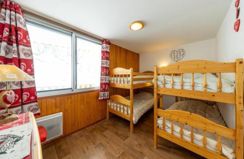 Saint-Francois-Longchamp Apartment | Appartement au pied des pistes, 6 pers, centre-station - FR-1-807-85