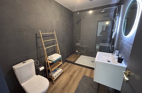 Equeurdreville-Hainneville Apartment | Appartement #8 Moderne Rénové Avec Mezzanine 8pers