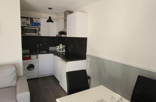 Bagneres-de-Luchon Apartment | Appartement 2 Pièces avec Cabine, Parking, Internet - Bagnères-de-Luchon - FR-1-313-159