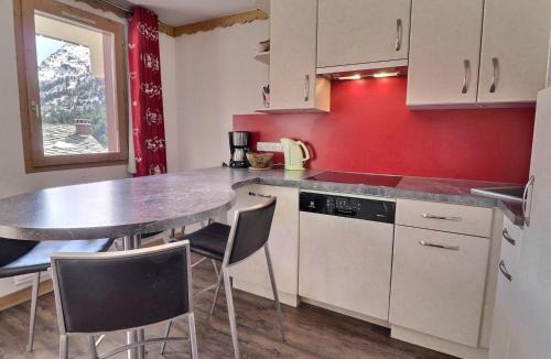 Meribel-Mottaret Apartment | Appartement 2 Pièces Cabine, 6 Pers. Méribel, Calme - FR-1-182-102