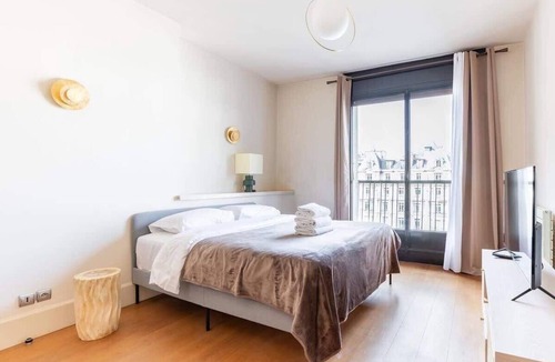 Champs-Elysees Apartment | Appartement 2BR Avenue Montaigne