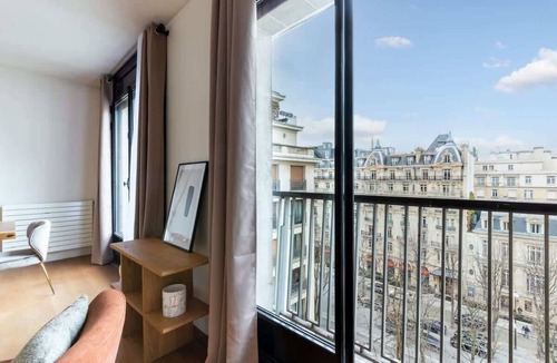 Champs-Elysees Apartment | Appartement 2BR Avenue Montaigne