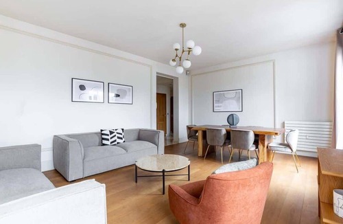 Champs-Elysees Apartment | Appartement 2BR Avenue Montaigne