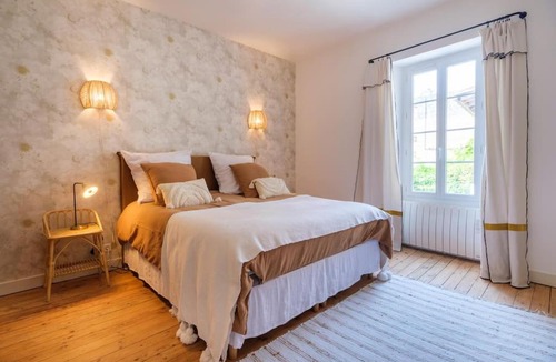 Bourg-sur-Gironde Apartment | Appartement avec son patio dans centre historique de Bourg