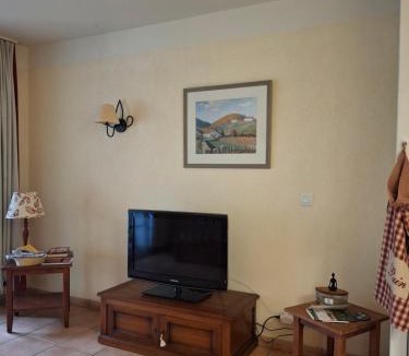 Uhart-Cize Apartment | Appartement avec piscine et wifi SJPP UHART CIZE