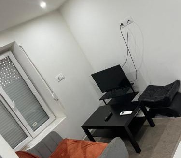 Bagnols-sur-Ceze Apartment | Appartement calme dans villa individuelle