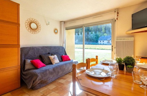Saint-Lary-Soulan Apartment | Appartement calme, 6 personnes, proche centre Saint-Lary, avec parking et animaux admis - FR-1-296-227