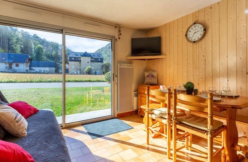 Saint-Lary-Soulan Apartment | Appartement calme, 6 personnes, proche centre Saint-Lary, avec parking et animaux admis - FR-1-296-227