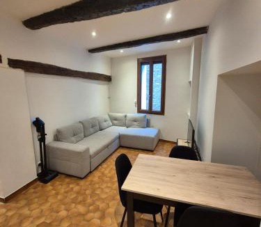 Draguignan Apartment | Appartement chaleureux au charme ancien au calme