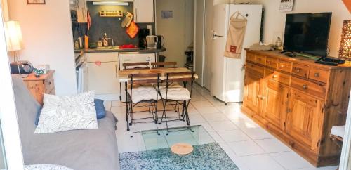 Saint-Mamet Apartment | Appartement cosy à Saint-Mamet - 36 m² - Vue montagne