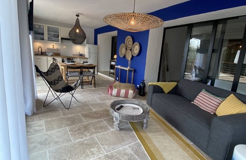 Les Restanques House | Appartement de Charme Neuf, en Pleine Nature Avec Piscine Privative Chauffée