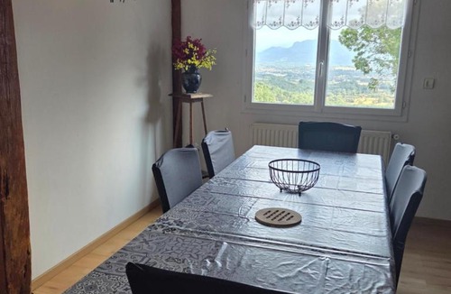 Taurignan-Castet Apartment | Appartement en campagne