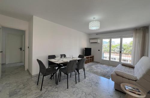 Saint-Roch Apartment | Appartement Familial T3 Terrasse, Clim & Parking Gratuit