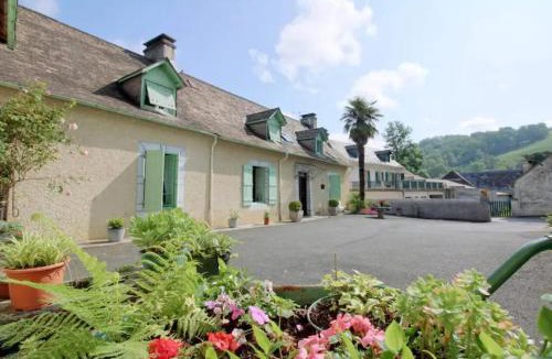 Arcizac-ez-Angles Apartment | Appartement Ferme Oustalet