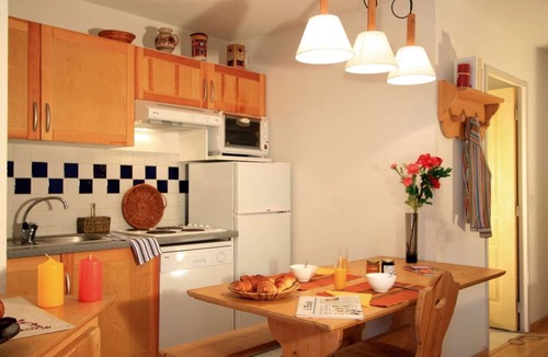 Bagneres-de-Luchon Condo | Appartement cozy pour 4 près du Golf + Spa