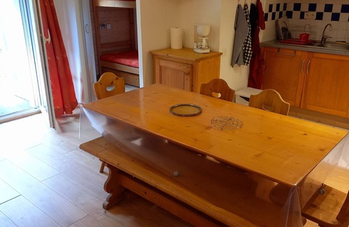 Bagneres-de-Luchon Apartment | Appartement Chaleureux Pour le Ski, les Cures et la Montagne