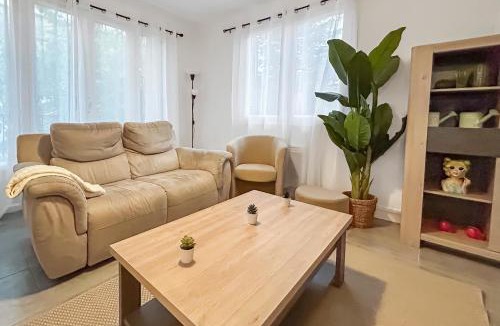 Saint-Bonnet-de-Mure Apartment | Appartement Avec Balcon & Jardin