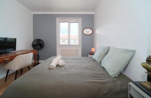 Saint-Bonnet-de-Mure Apartment | Appartement 6 pers - Parking privé - Aéroport Lyon Saint-Exupéry
