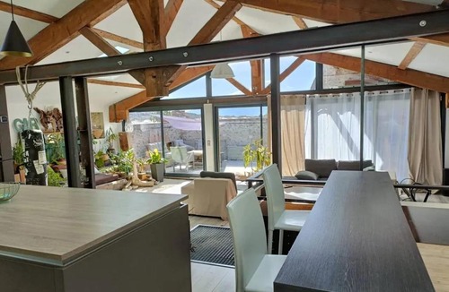 Saint-Jean-Lasseille Apartment | Appartement spacieux à Saint-Jean-Lasseille avec vue sur montagne