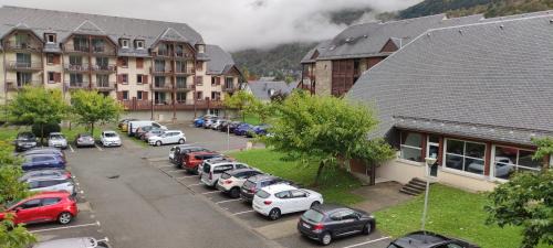 Saint-Mamet Apartment | Appartement Luchon idéal curiste, ski et randonnée