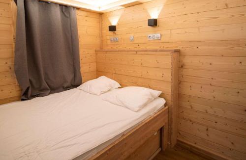 Val-Thorens Apartment | Appartement moderne à Val Thorens - 4 pers - 1 chambre, 1 cabine, skis aux pieds, balcon - FR-1-637-30