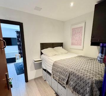 Les Brevieres Apartment | Appartement moderne et entièrement rénové en plein cœur du village, chambre séparée, balcon vue montagne, très proche des pistes