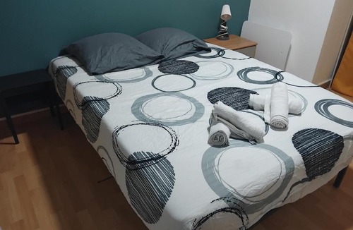 Saint-Marc Apartment | Appartement pres du centre et de la gare avec salon et chambre avec internet - Entrée autonome