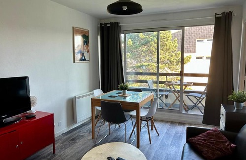 Courseulles-sur-Mer Apartment | Appartement renové au calme, 1 chambre, balcon, proche mer