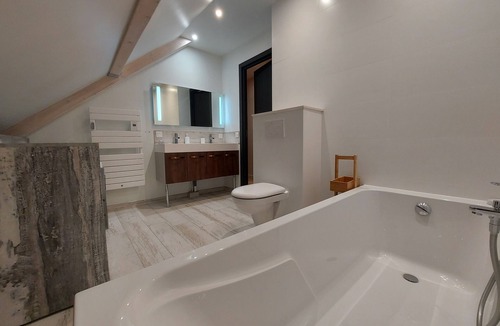 Angon Apartment | Appartement Situe a 150 Metres du lac D'annecy