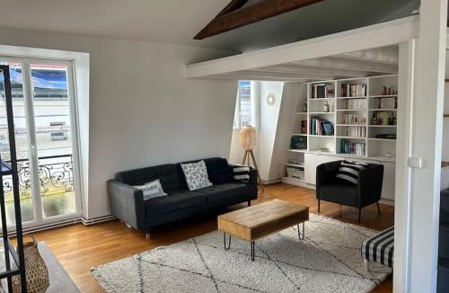 9th Arrondissement Apartment | Appartement sur les toits de Paris vue Tour Eiffel 4 chambres