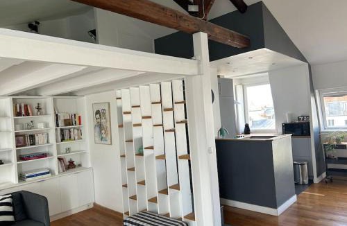 9th Arrondissement Apartment | Appartement sur les toits de Paris vue Tour Eiffel 4 chambres