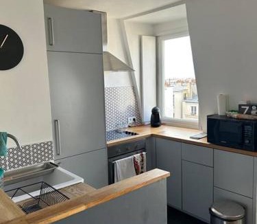 9th Arrondissement Apartment | Appartement sur les toits de Paris vue Tour Eiffel 4 chambres