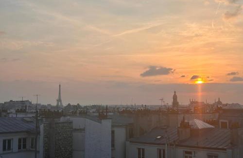 9th Arrondissement Apartment | Appartement sur les toits de Paris vue Tour Eiffel 4 chambres