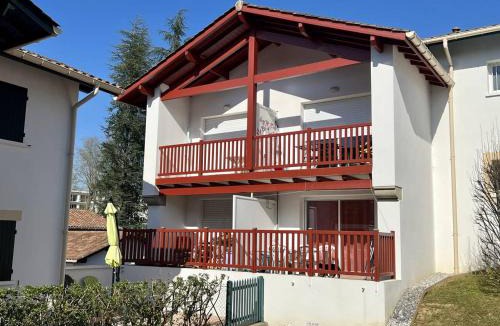 Cambo-les-Bains Apartment | Appartement T1 bis à Cambo-les-Bains avec terrasse - FR-1-495-4