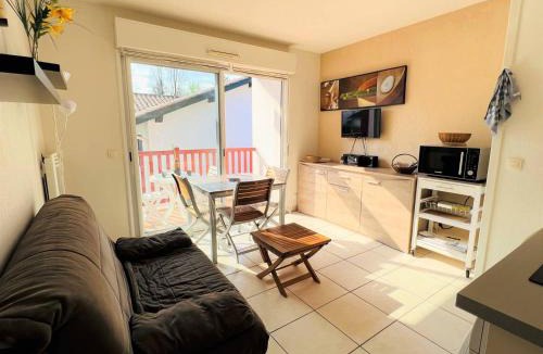 Cambo-les-Bains Apartment | Appartement T1 bis à Cambo-les-Bains avec terrasse - FR-1-495-4