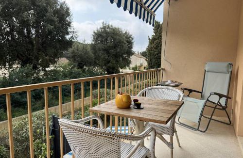 Cavalaire-sur-Mer Apartment | Appartement T2 climatisé avec balcon, WiFi et parking près du centre de Cavalaire-sur-Mer - FR-1-100-180